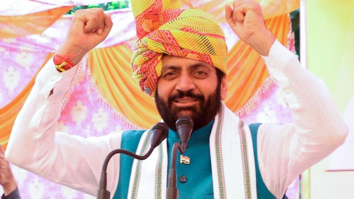 You are currently viewing कुरुक्षेत्र पहुंचे CM नायब सैनी, सोमनाथ जाने वाली विशेष ट्रेन को दिखाएंगे हरी झंडी