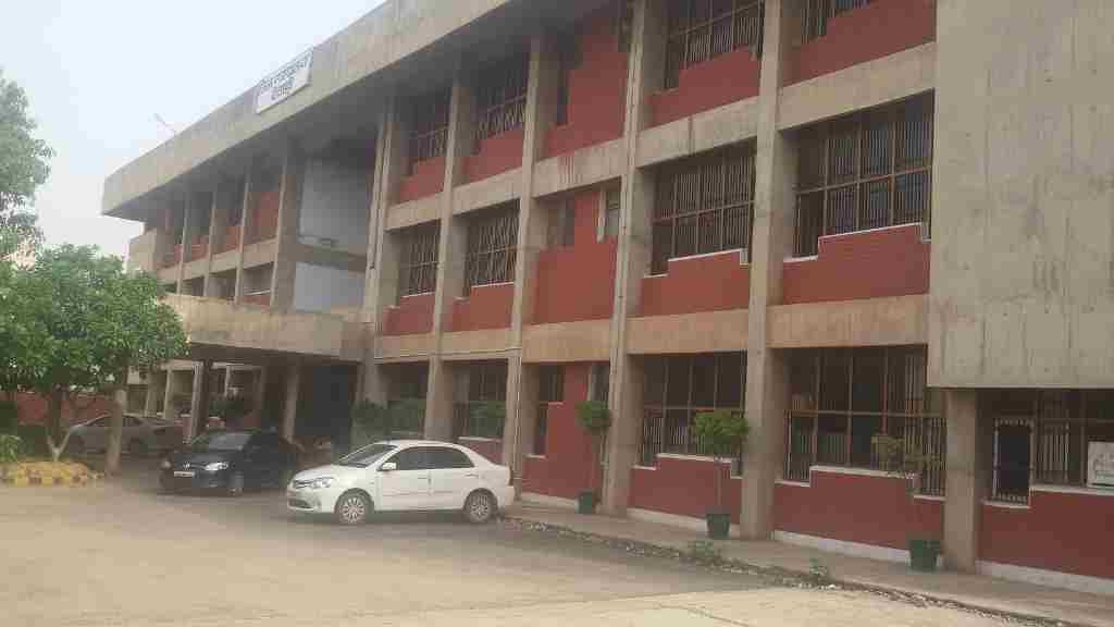 District Court Yamunanagar Peon Jobs: चपरासी के पद पर निकली भर्ती, 8वीं पास के शानदार मौका District Court Yamunanagar Recruitment 2021